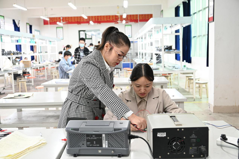 3、师傅：孙姣梅  徒弟：张丽梅.jpg