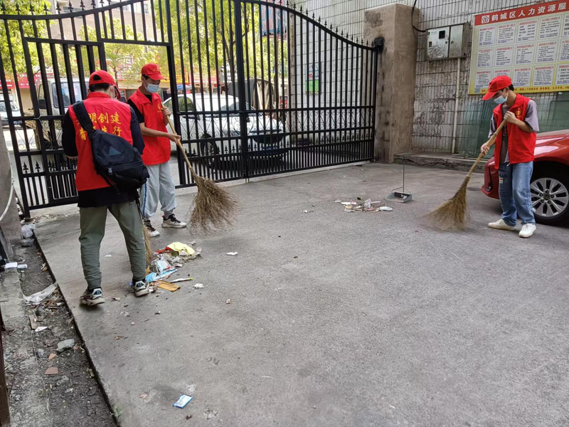 10、社区卫生清扫1.jpg