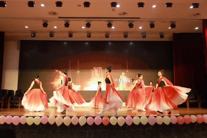 3 学姐表演的舞蹈《有我》.jpg