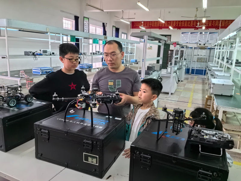3、演示无人机.jpg
